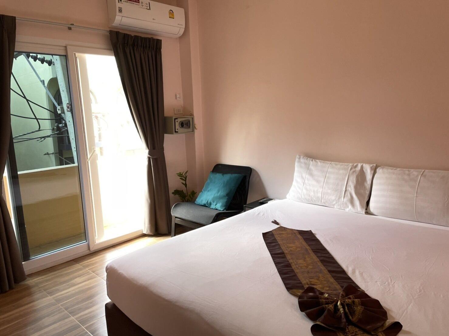 Sureena Hotel Pattaya Buitenkant foto
