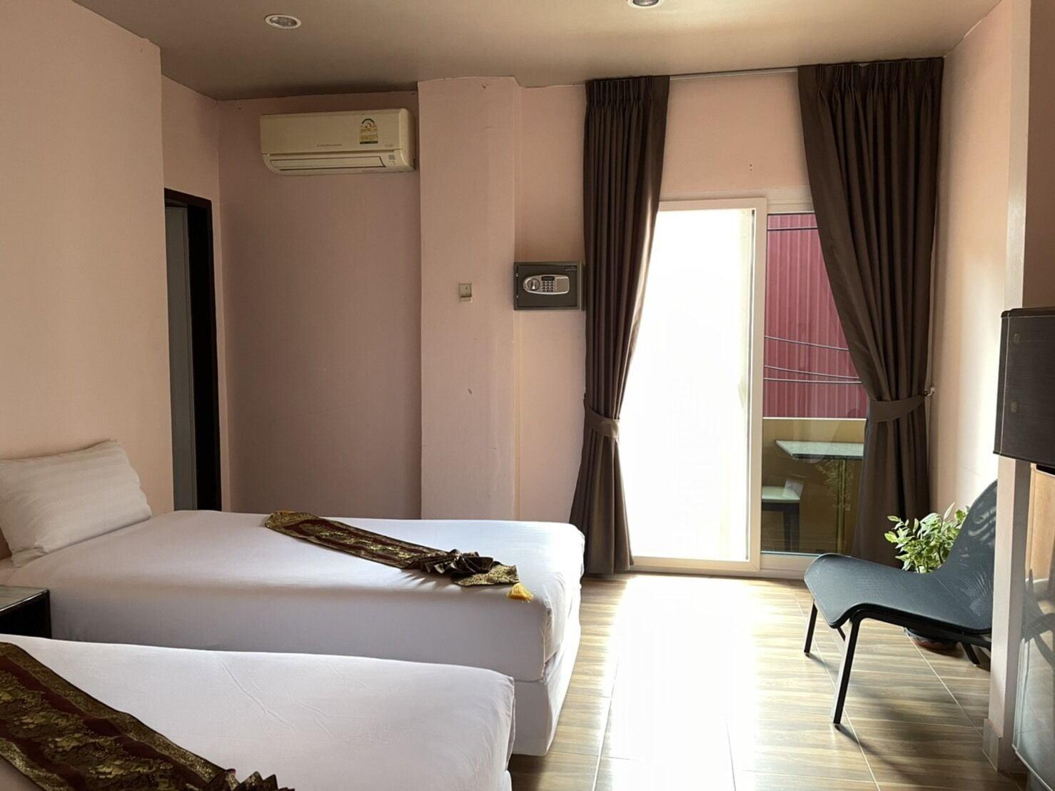 Sureena Hotel Pattaya Buitenkant foto