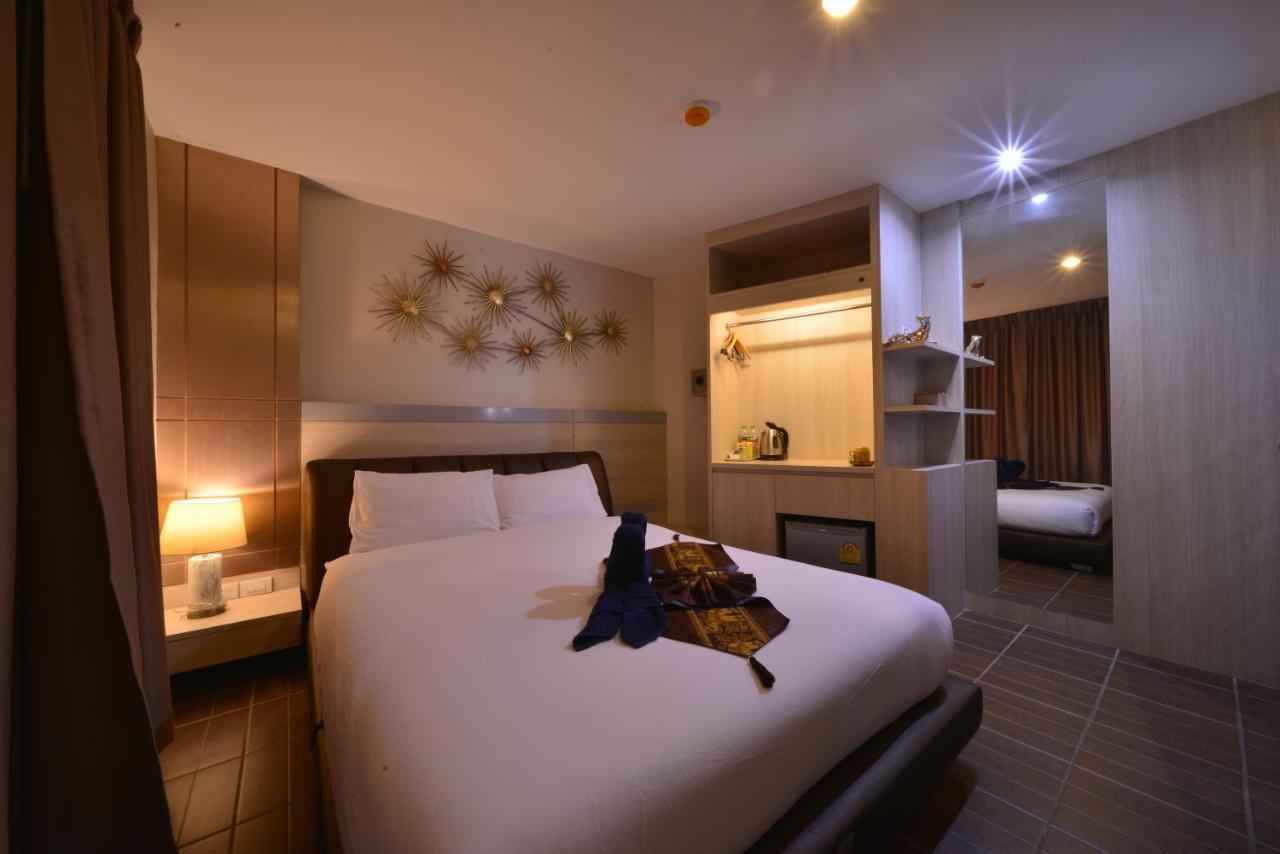 Sureena Hotel Pattaya Buitenkant foto
