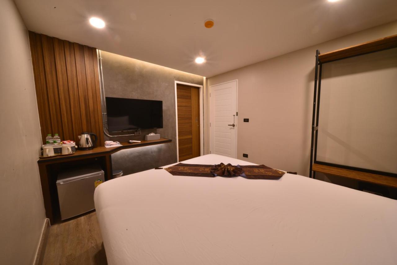 Sureena Hotel Pattaya Buitenkant foto